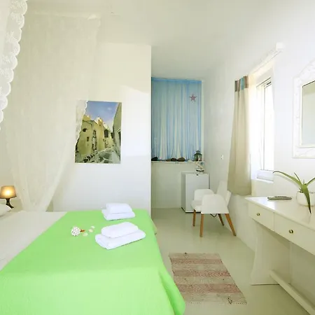 Thea Luxury Apartahotel Fira (Santorini)